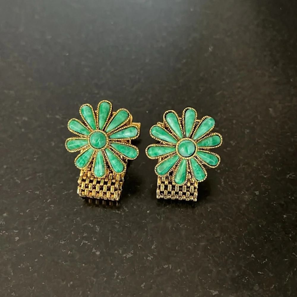 Vintage Green Agate Flower Petal Wrap Around Cuff Links